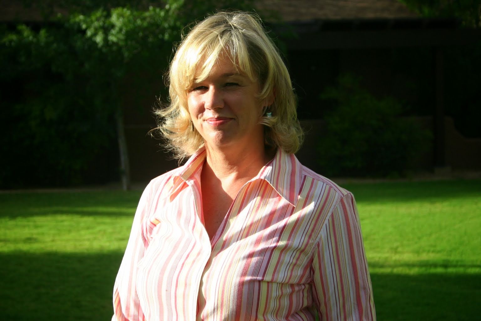 Elizabeth Bowles Haywood smiling, celebrating life